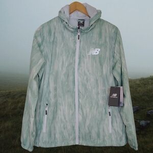 New Balance Hooded Jacket Windbreaker Green White Zippered. Size L